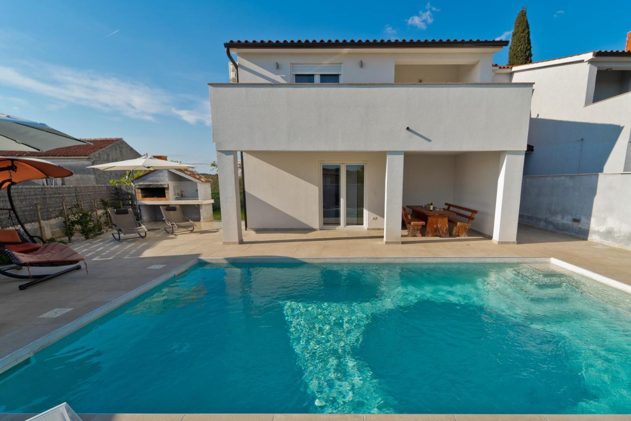 Villa Luka With Private Pool Near Pula Luaran gambar