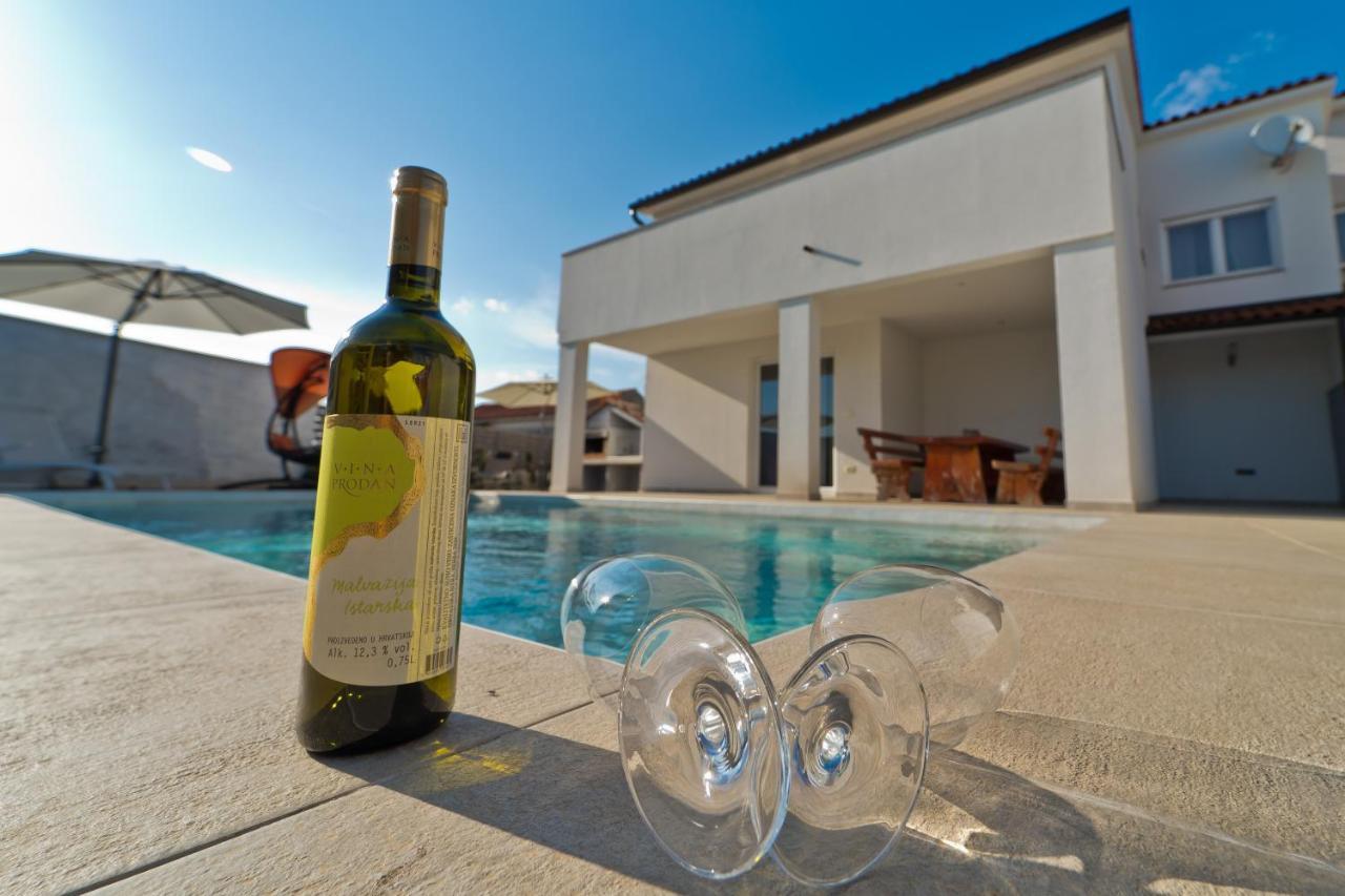 Villa Luka With Private Pool Near Pula Luaran gambar